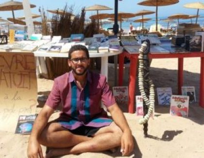 Lecture et farniente à la plage avec Ahmed Farissi